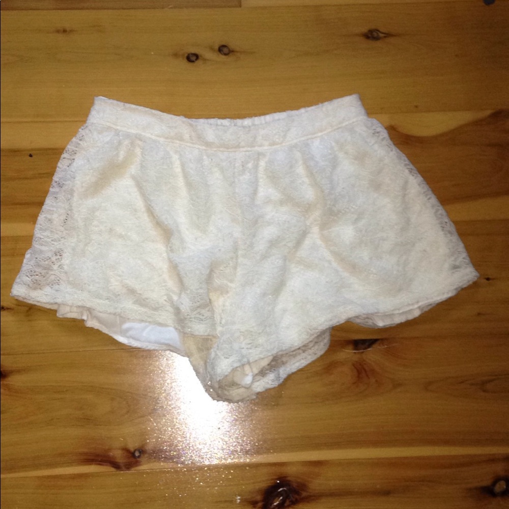 Comfy lace shorts (cream)